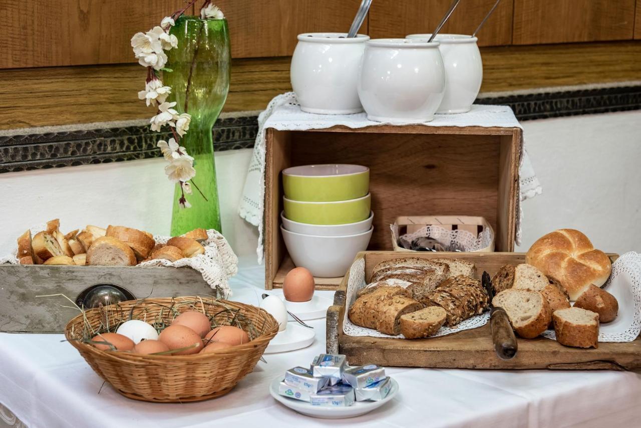 Hotel Weisse Lilie - B&B Rio di Pusteria Εξωτερικό φωτογραφία