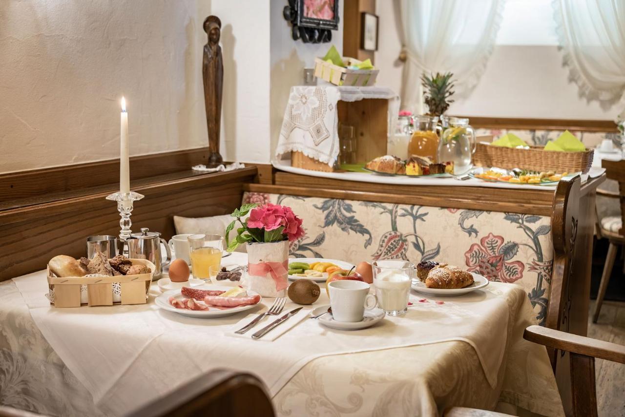 Hotel Weisse Lilie - B&B Rio di Pusteria Εξωτερικό φωτογραφία