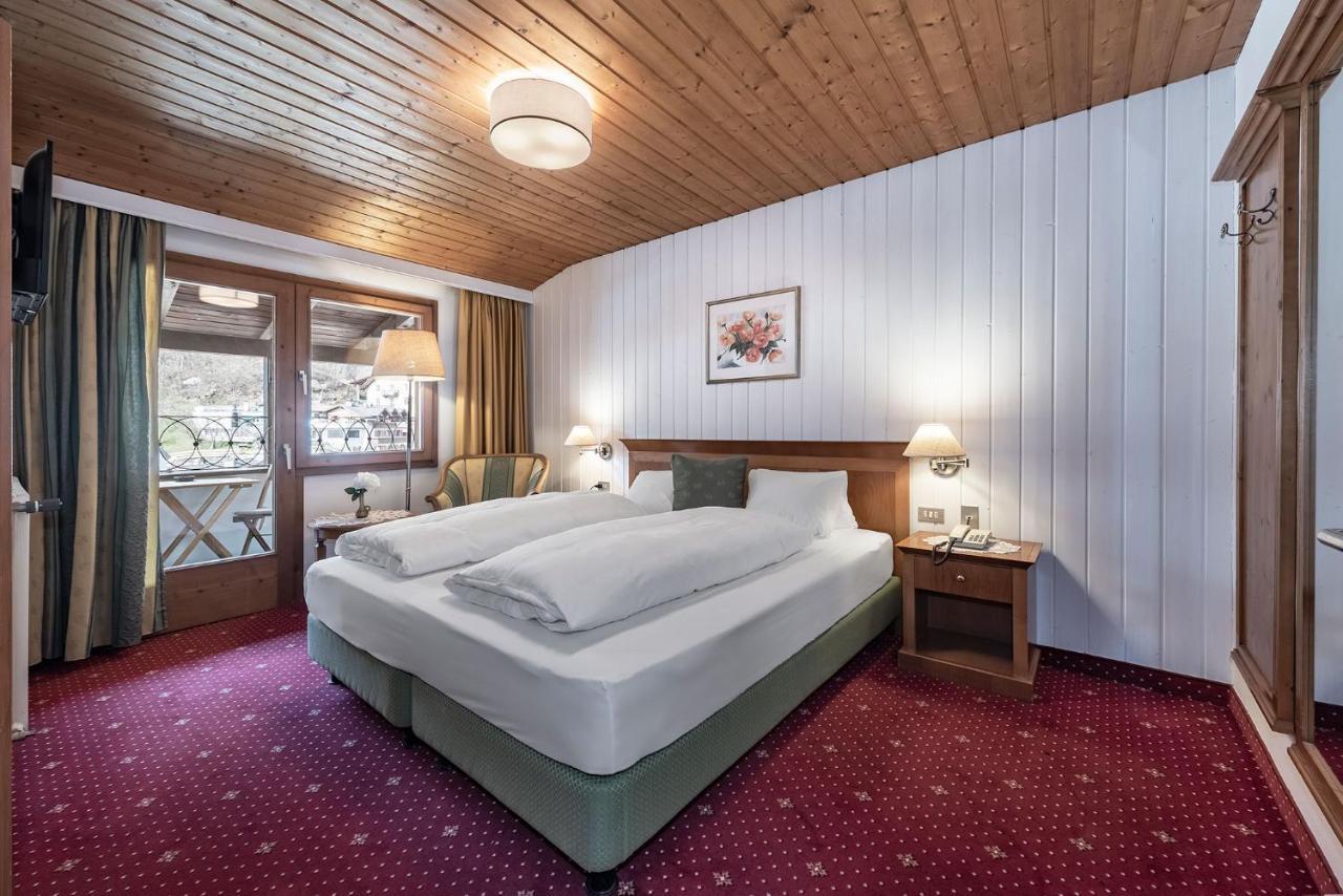 Hotel Weisse Lilie - B&B Rio di Pusteria Εξωτερικό φωτογραφία