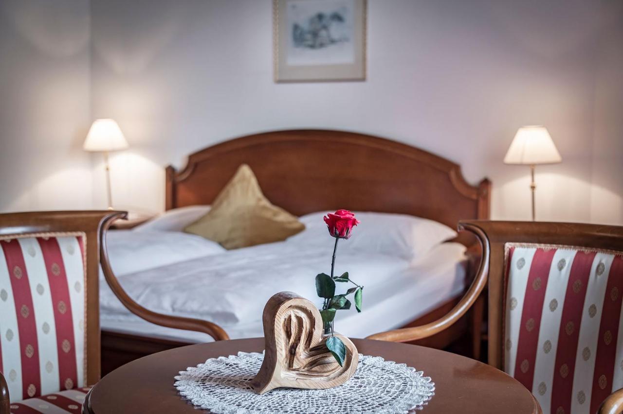 Hotel Weisse Lilie - B&B Rio di Pusteria Εξωτερικό φωτογραφία