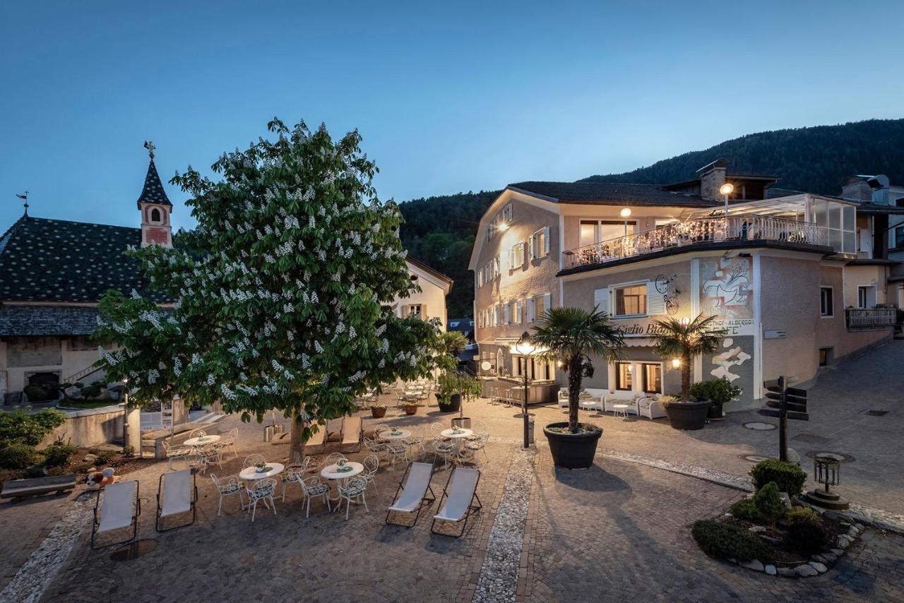 Hotel Weisse Lilie - B&B Rio di Pusteria Εξωτερικό φωτογραφία
